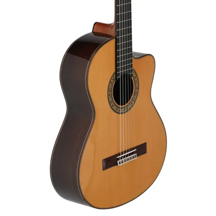 Guitarra clásica Ramírez Modelo CW-C con cutaway y tapa de cedro - Image 4